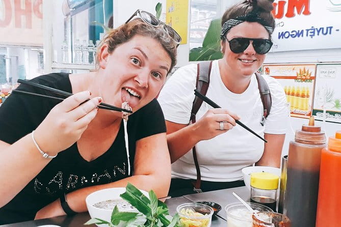 2-Day Mekong tour from HCM Boat-bike-cooking class-visit forest - Day 2: floating markets at dawn, handmade noodles, canals, cocoa chocolate, then a bird sanctuary forest day