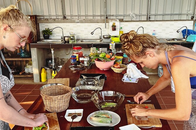3-Hour Siem Reap Guided Cooking Class and Market with Pick up - Cooking with Chef Dee: clear directions, not cooking “mystery”