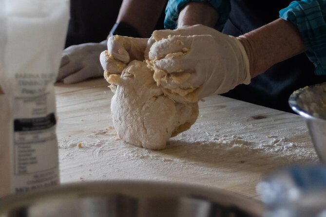 3-hour Tuscan Cooking Class with Wine & Oil Tasting - Farm-Real Tuscany at Podere La Marronaia