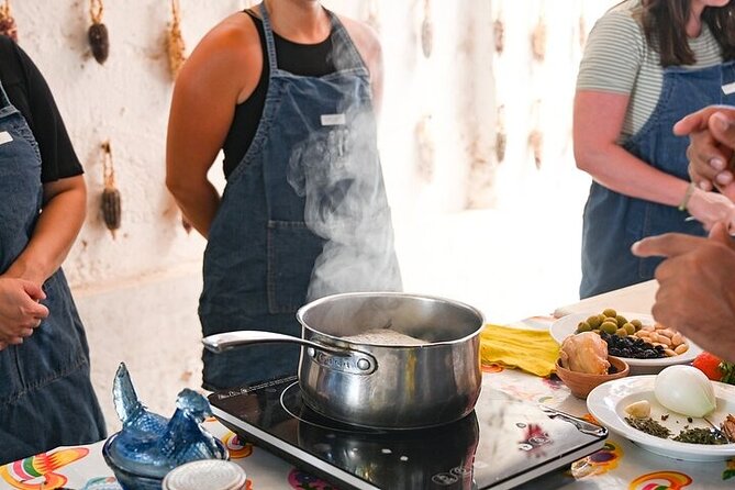 4 Moles Oaxacan Cooking Class with Traditional Cook - Where the class starts (and why timing matters)