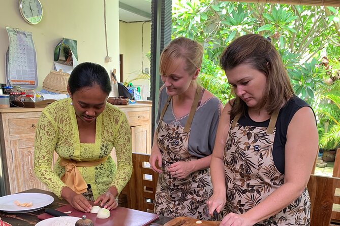 5 Star Private Cooking Class Experience in Bali, Lunch Included - Sanur kitchen setup: private class in Novi’s home