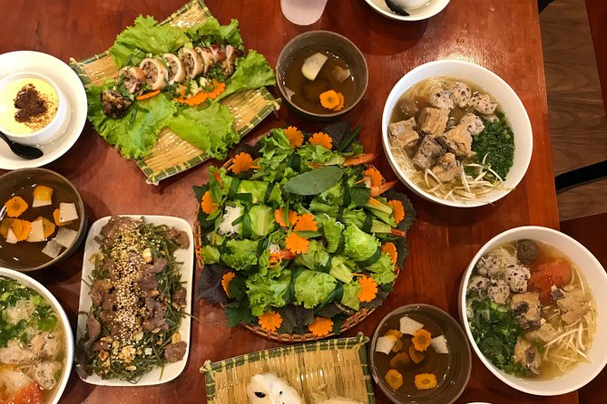 5 Traditional Dishes Hanoi Cooking Class with Market Trip - From shopping bag to cutting board: the studio workflow