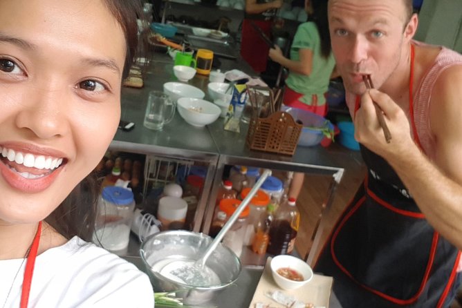 5 Traditional Dishes Hanoi Cooking Class with Market Trip - The market run: picking ingredients in Hanoi’s biggest market