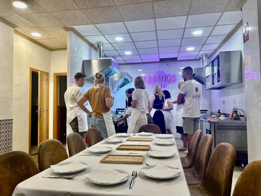 Alicante Paella Cooking Class, Tapas, Drinks and Market - Choosing Between Meat, Seafood, and Vegetarian/Vegan Options