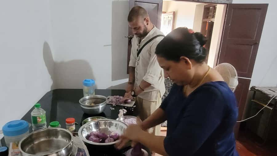 Alleppey Homely Cooking Class - How the 3 hours usually flow in a home class