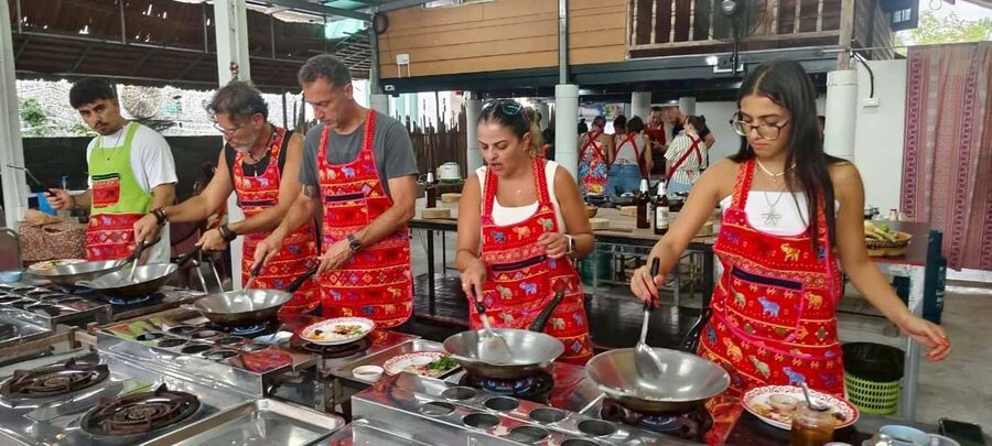 Ao Nang: Authentic Thai Local Cooking Class - Cooking like a Thai family: how the meal part works