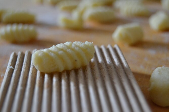 Apulian cooking class fresh pasta and focaccia - A Bari cooking class in a real home, near the action