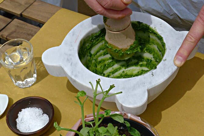 Authentic Pesto cooking class in Manarola at Cinque Terre - Inside the class: what happens in that one hour
