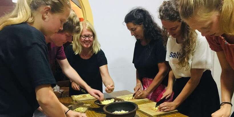 Authentic Sri Lankan Cooking Class in Kandy by Local Family - Practical Stuff That Makes the Day Easier