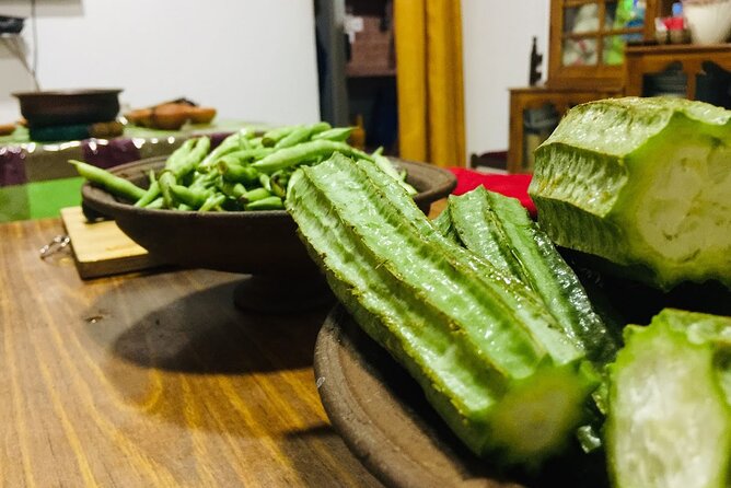 Authentic Sri Lankan Cooking Class in Kandy with Local Family - Pickup, Group Size, and What to Bring