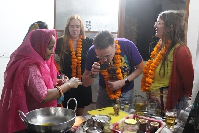 Authentic Traditional Family Cooking class in a Great Ambiance - Inside a traditional joint-family home on Ajmer Road