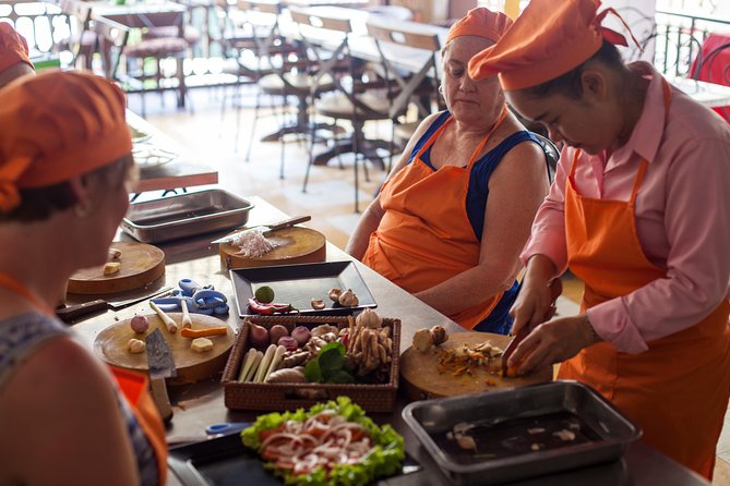 Award-Winning Cooking Class Experience with Professional Teacher - Teaching style: why the pro chef part matters