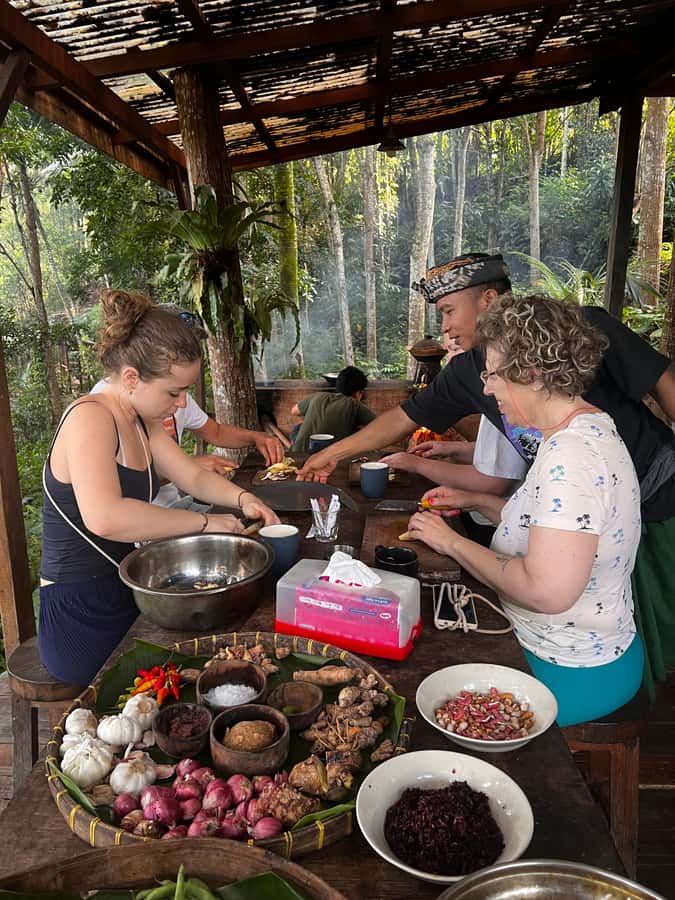 Bali: Cooking Class with 5 Balinese Dishes - Meet the chef: small group teaching with Ketut and the team