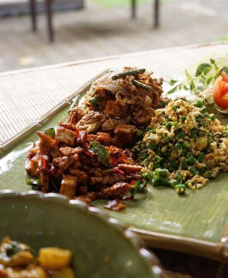 Bali : Experiences of Ubud Paon Cooking Class - Ubud market start: herbs and spices chosen with purpose