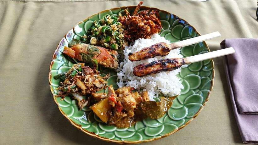 Balinese cooking class/Go shopping at the market, cook, eat - A market-first way to learn real Balinese home cooking