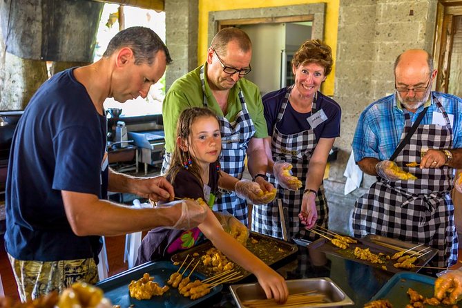 Balinese Cooking Class & Tanah Lot Temple Visit - Private & All-Inclusive - Tanah Lot temple: ocean drama and quick, classic photo time