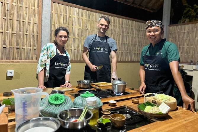 Balinese Cooking Class with Traditional Market Tour - A 7:30am traditional market visit that teaches Balinese daily life