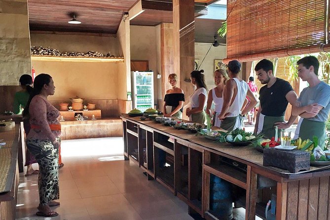 Balinese Cooking class with traditional morning market visit - What you’ll cook, eat, and take home