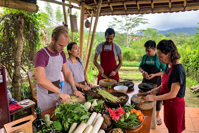 Balinese Vegan Cooking Class with Fresh Harvesting & Garden Tour - Cooking With Traditional Balinese Methods (and Ancient Utensils)