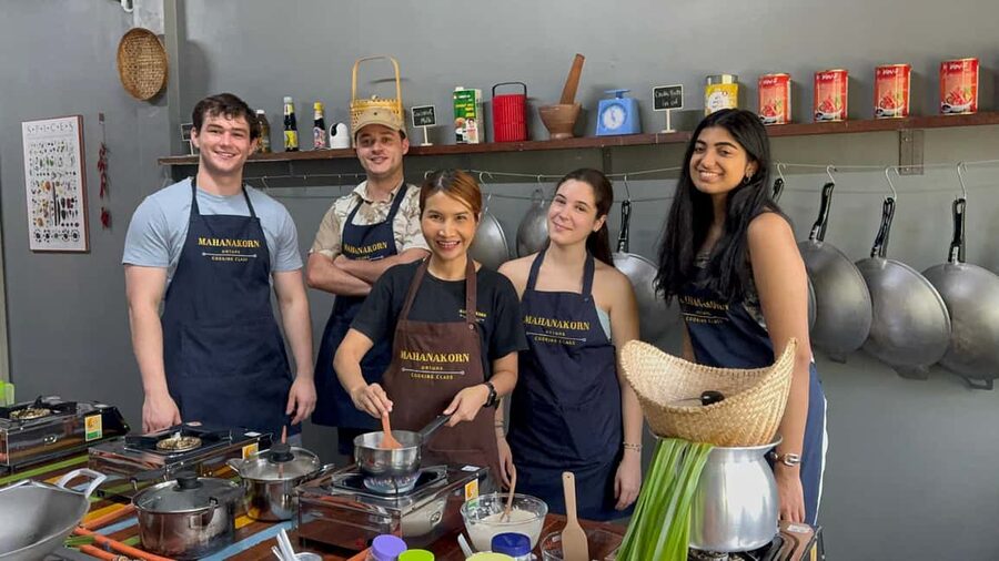 Bangkok: Authentic Thai Cooking Class with Local Host - What Happens in the 3-Hour Session (From Spice Intro to Dinner Table)