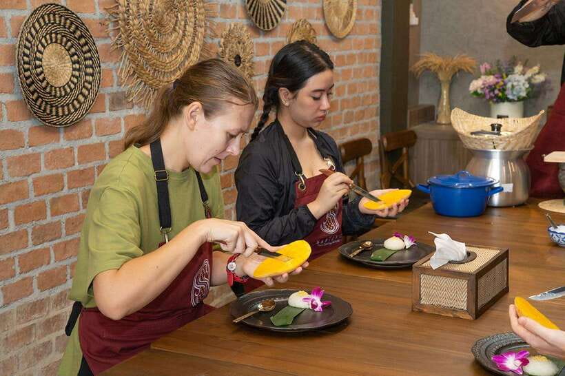 Bangkok: Cooking Class with Market Visit & Tuk Tuk Ride - Bangkok’s Fresh Market Stop: How to Choose Ingredients Like a Local