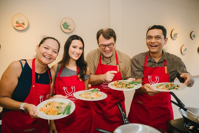 Bangkok Udomsuk Thai Cooking Class with local market tour - Key things that make this cooking class worth your time