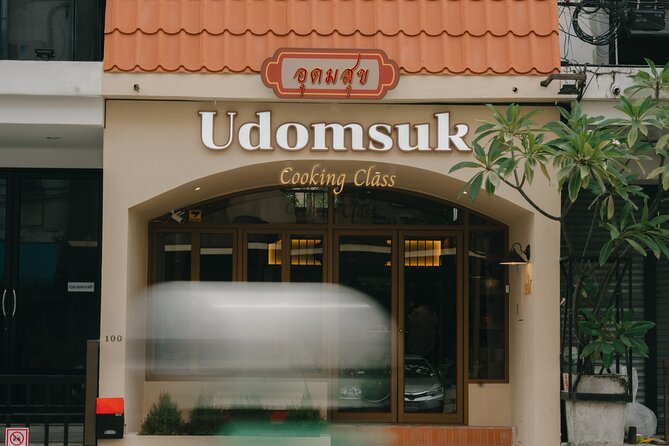 Bangkok Udomsuk Thai Cooking Class with local market tour - Service, group vibe, and why max 12 is a big deal