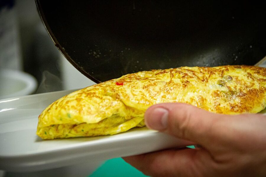 Basque cooking class in San Sebastian - Cook the Basque menu: tortilla, pil pil cod, txuleta/steak, and cheesecake