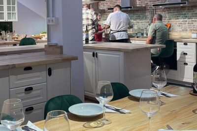 Basque Pintxos and Tapas Cooking Class in Bilbao - Chef Mikel at Salbe pl. 6: meeting point and how the evening flows