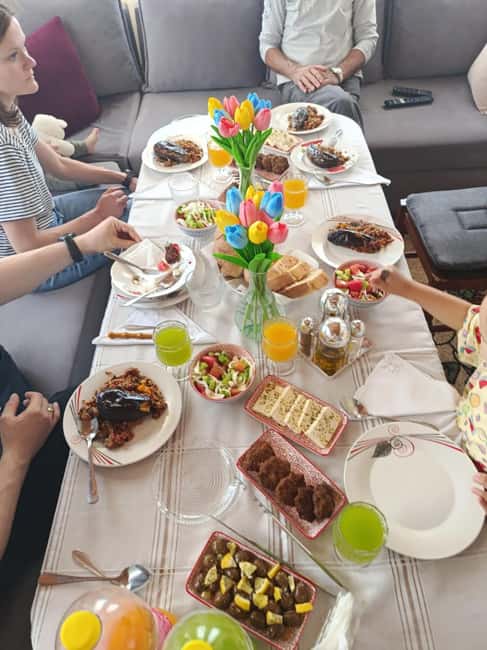 Berat: Traditional Cooking Class with Wine Tasting - Family-style atmosphere and how the session stays comfortable