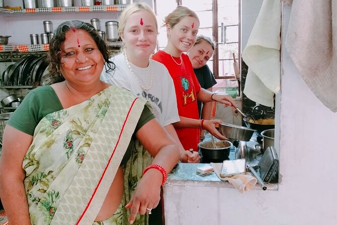 Best cooking class with family in Jaipur - Activity in jaipur - Traditional Welcome, Indian Dress, and Pickup in Jaipur