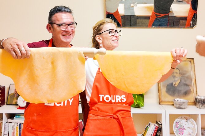 Bologna Local Pasta Cooking Class, Ragu, Spritz, Wine & Gelato - Casoni spritz in a Bologna-kitchen way