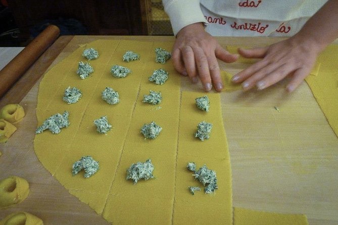 Bologna: Tagliatelle & Ragù Home Cooking Class with wine - The 3.5-hour flow: from pasta dough to sitting down
