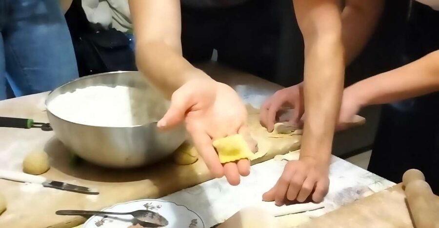 Bologna: Traditional Bolognese Cooking Class with a Meal - The 2.5-hour pasta workshop: what you’ll actually make