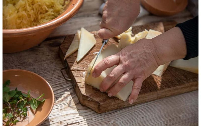 Cagliari: Cooking Class - Getting to the host in Pula: pickup options and what to watch for