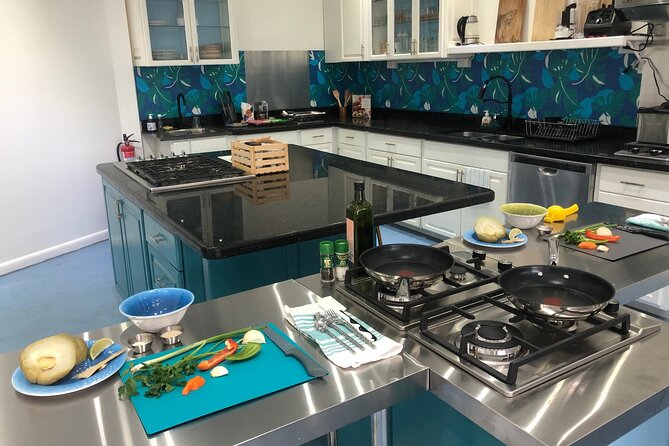 Caribbean Sip'n'Cook Cooking Class in Sint Maarten - The 4-hour “sip and cook” flow: how the evening moves