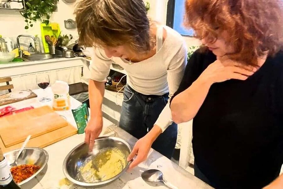Catania: Pistachio Ravioli, Pasta Home Cooking Class w/ Wine - Meeting in an Apartment: Ringing the Bell at Vignolo