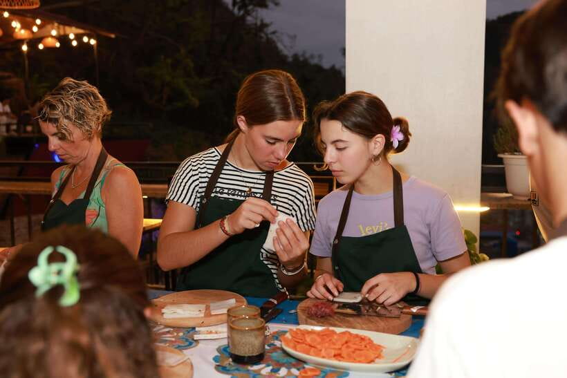 CatBa: Authentic Vietnam Cooking Class and local market tour - Bargaining Without Turning It Into a Whole Thing