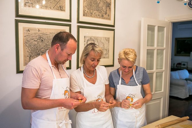 Cesarine: Cooking Class with tasting at Local's Home in Milan - Wine with your food: tasting without the museum pace