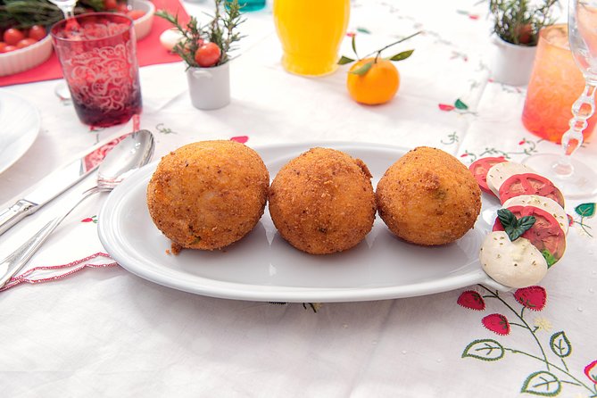 Cesarine: Home Cooking Class & Meal with a Local in Catania - Catania meet-up and how to plan your timing