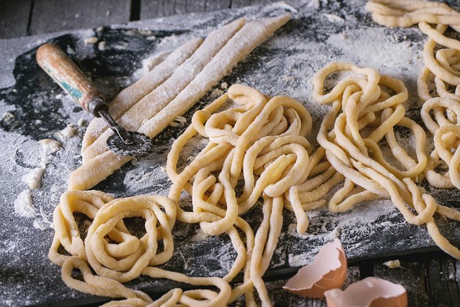 Cesarine: Home Cooking Class & Meal with a Local in Sorrento - Small group + English: why the class feels personal