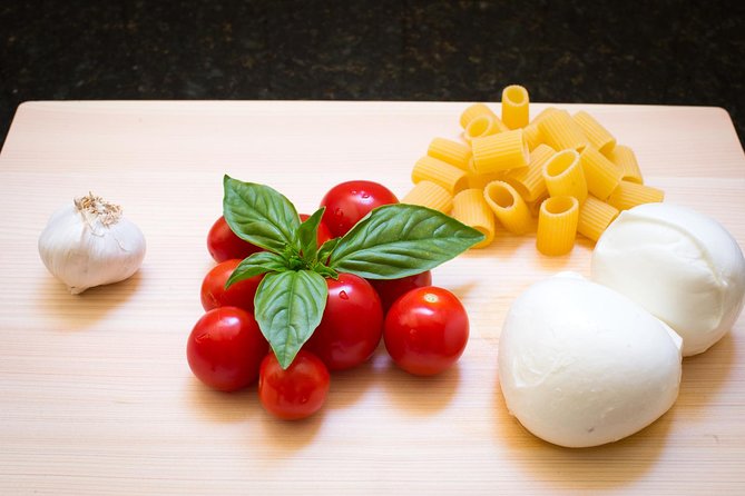 Cesarine: Market Tour & Cooking Class at Local's Home in Lucca - Key highlights at a glance