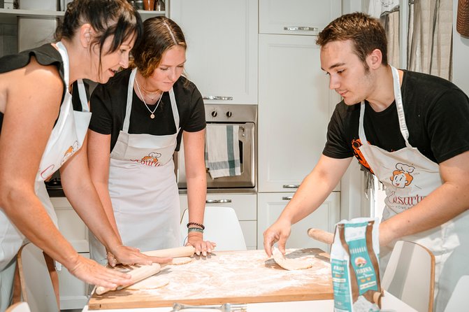 Cesarine: Market Tour & Cooking Class at Local's Home in Venice - Cooking fresh pasta in a shared class (and how you’ll benefit)