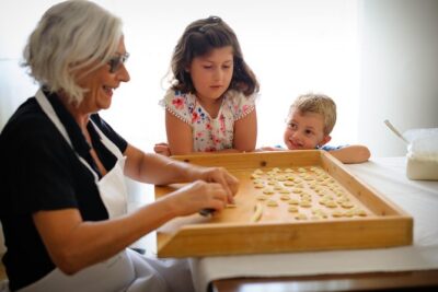 Cesarine: Market Tour & Home Cooking Class in Bari - A local home kitchen: private lessons with family energy