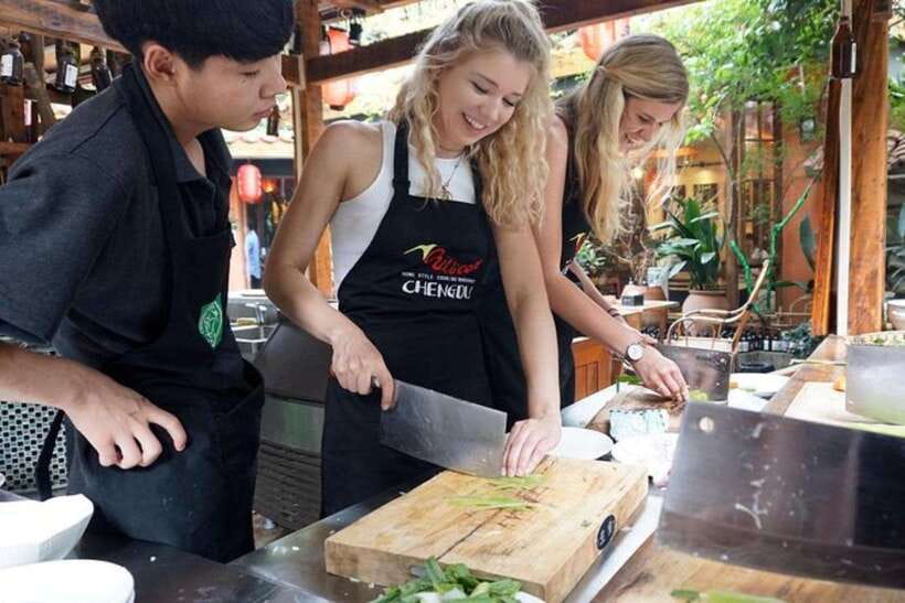 Chengdu: Cooking Class with Fresh Market Half Day Experience - The Workshop Kitchen Rhythm and Wok Stations