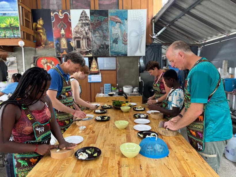 Chiang Mai: Cooking Class with Market Tour and Pickup - Price and value: why $25 feels fair here