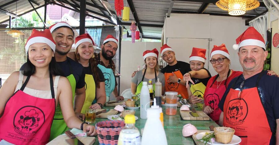 Chiang Mai: Half Day Evening Cooking Class with Market Tour - Kad Kom Market: what you learn while shopping for dinner