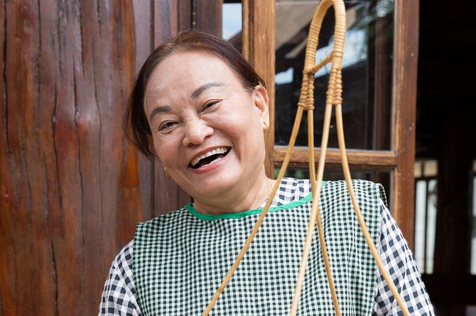 Chiang Mai Home Cooking Class with Garden Tour & Hotel Transfers - Your Hosts: Pea and John Set the Tone