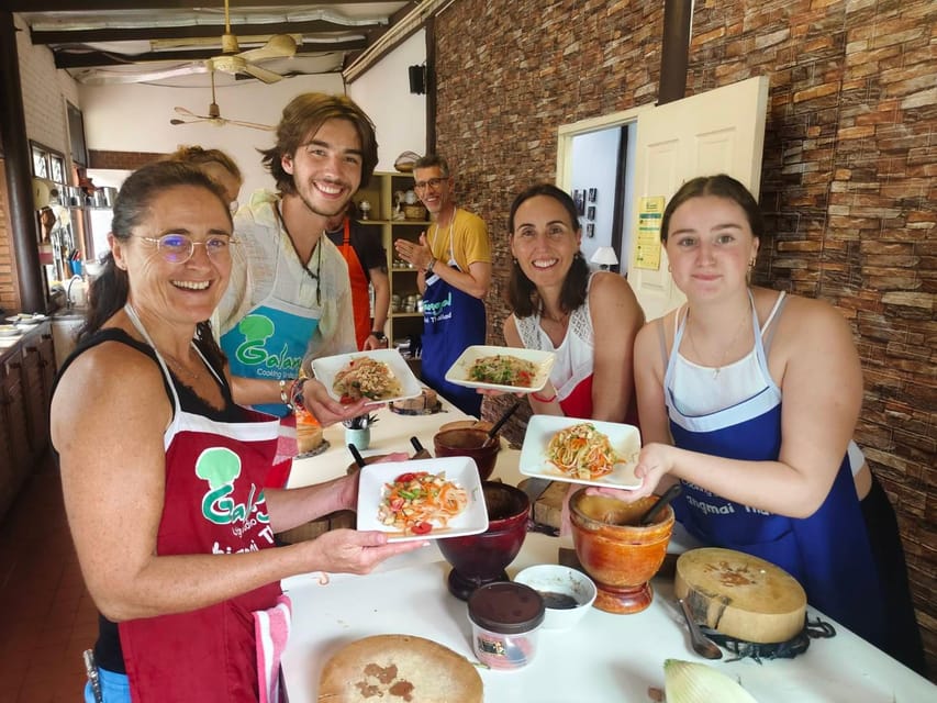 Chiang Mai: Morning Cooking Class with Market Visit - Organic garden and farm time: herb picking with purpose