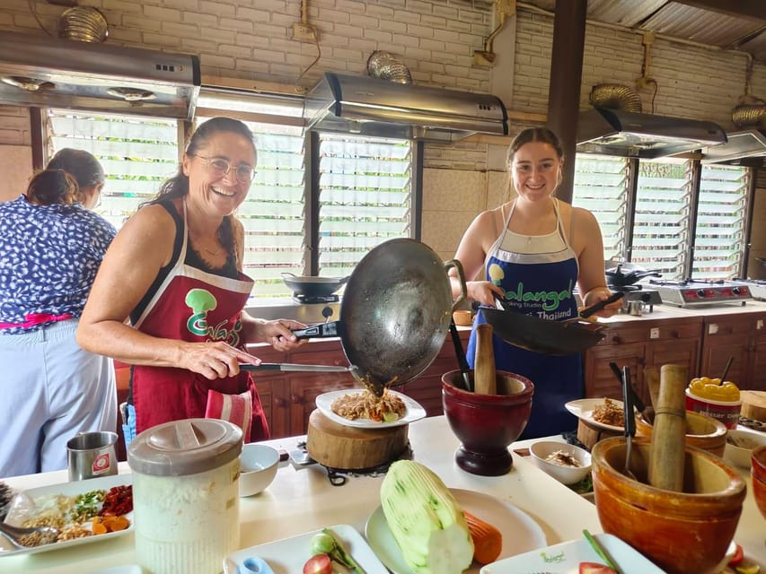 Chiang Mai: Morning Cooking Class with Market Visit - Choosing your Thai menu: from Som Tam to curry